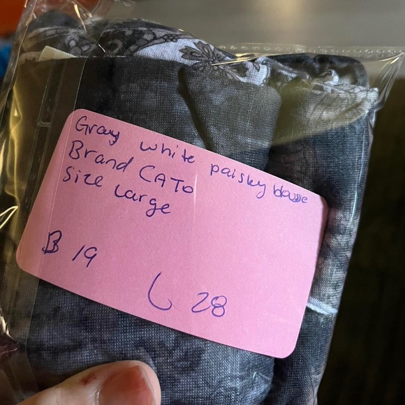 Grey and black paisley print V-neck top perfect for a fairy grunge look. - Picture 5 of 5